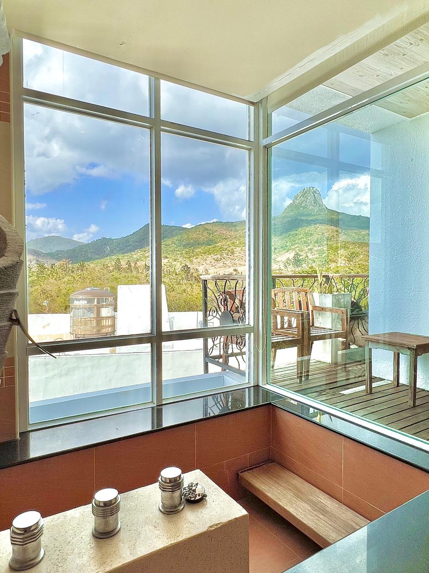 Seasons Bali Fashion Inn Kenting Exterior photo