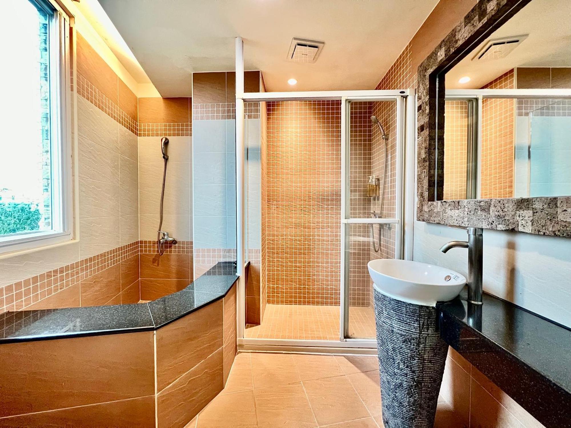 Seasons Bali Fashion Inn Kenting Exterior photo