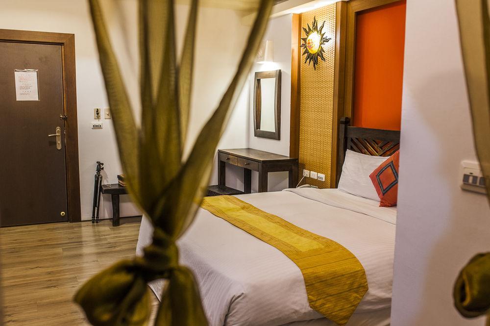 Seasons Bali Fashion Inn Kenting Exterior photo